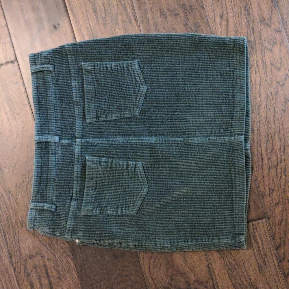 Corduroy skirt green size medium 8-10 - Picture 2 of 3